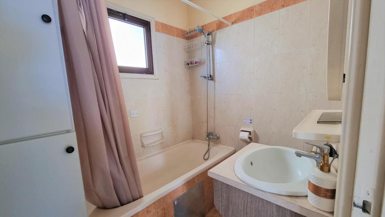 Comfy Rooms In A Shared Apartment Near Salt Lake With Internet And Netflix Larnaca Esterno foto